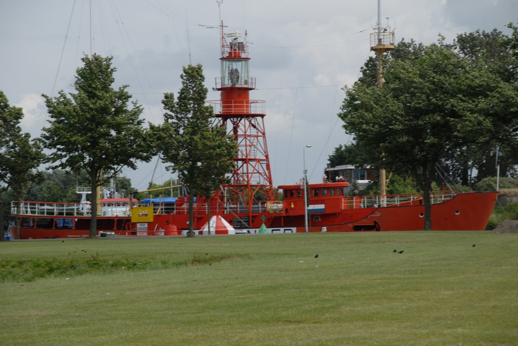 Lichtschip no 12 NOORD HINDER, Hellevoetsluis. by Arij M van Waart