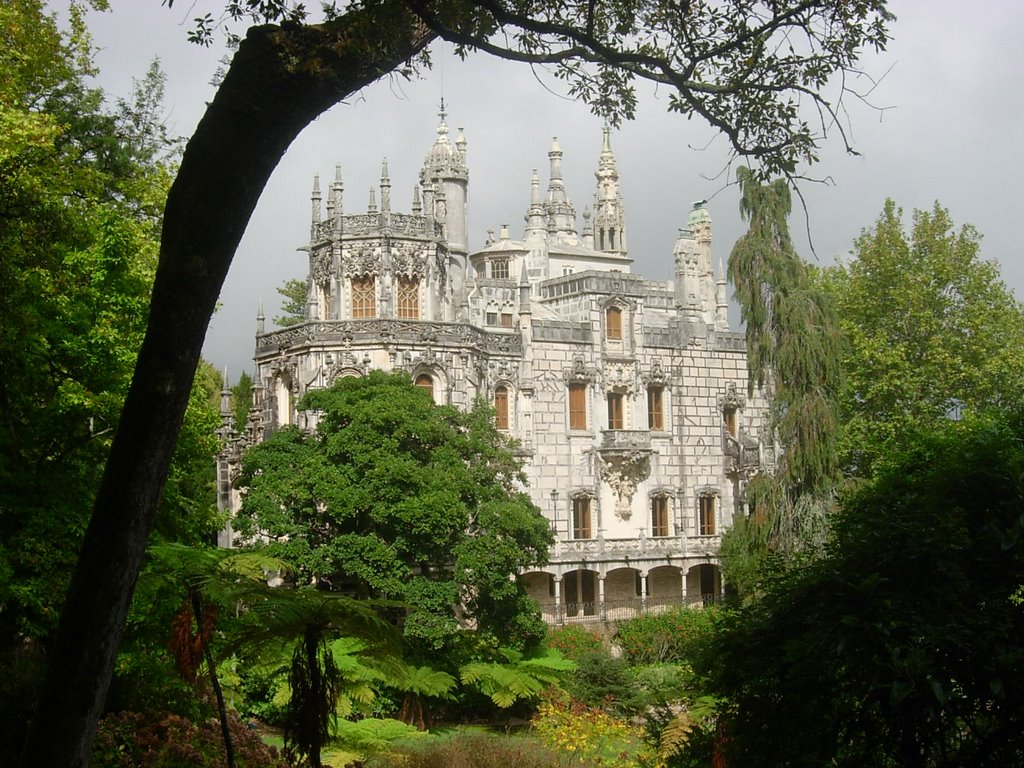 Palacio da Quinta da Regaleira en Sintra by Candi C