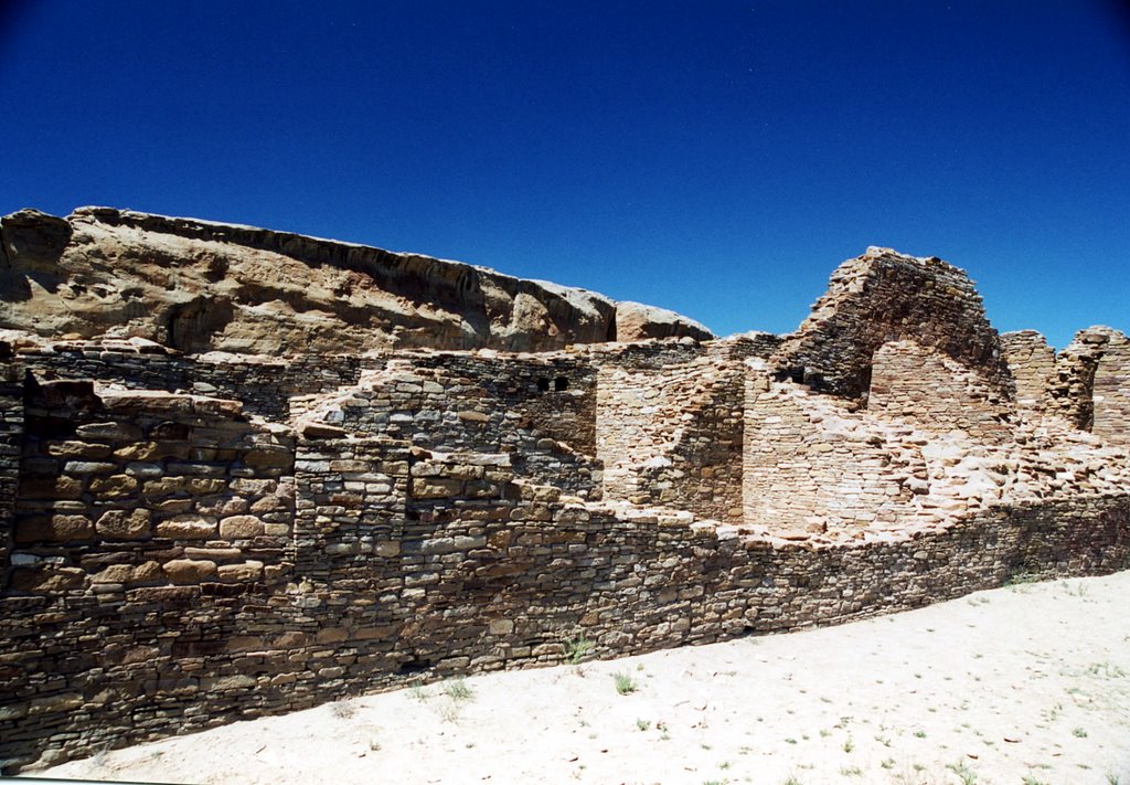 CHACO CANYON RUINS by wallymc