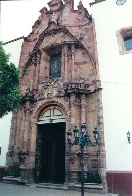 Puerta de la iglesia by alexATOTO