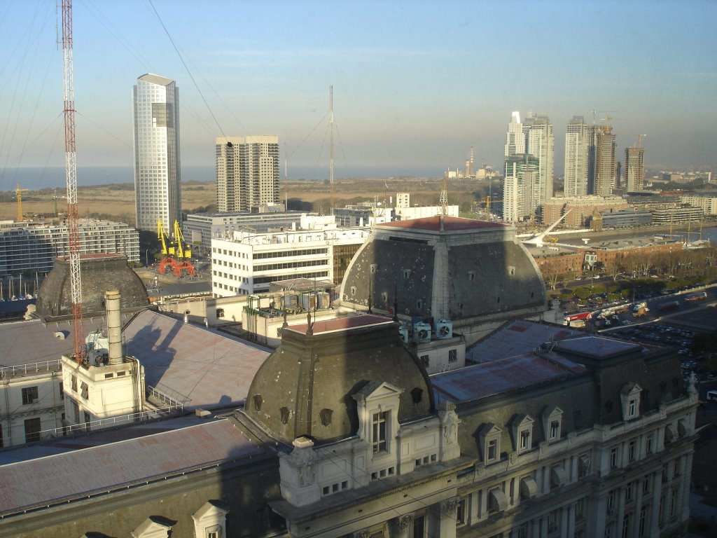 Desde el "Resto" del Edificio Comega by Rolando Alonso