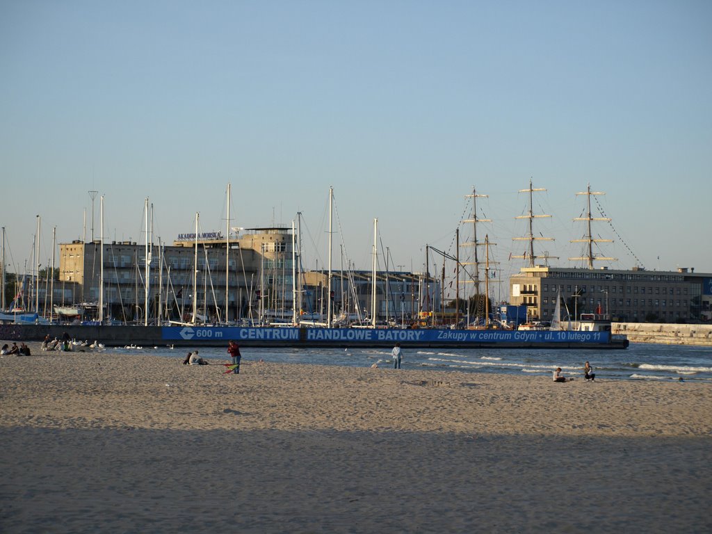 Plaża miejska i basen jachtowy, Gdynia by TINCHA