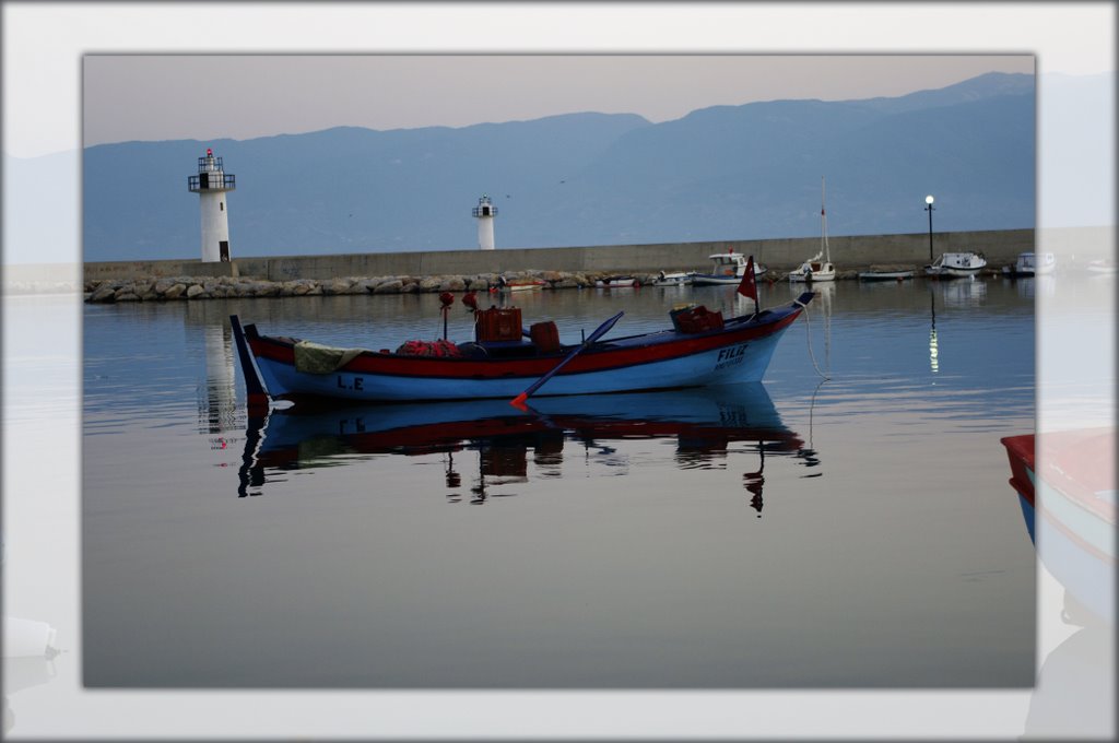 Balıkçı Teknesi by Fuat Kilinc