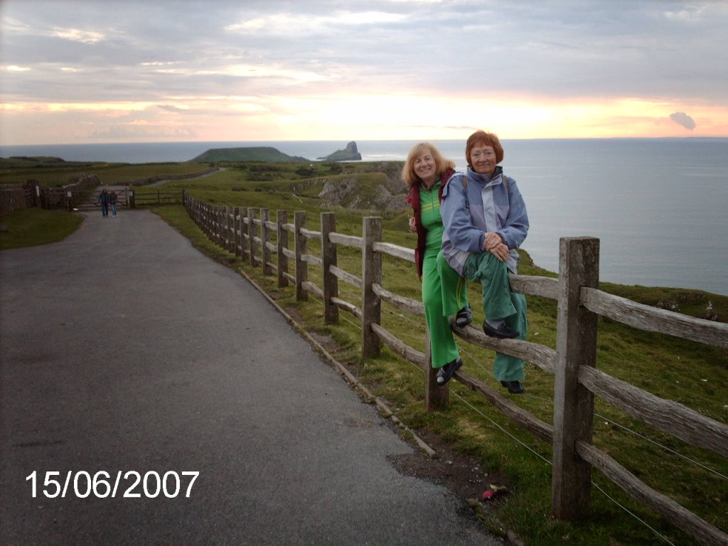 Sisters at Worm's Head by amberand