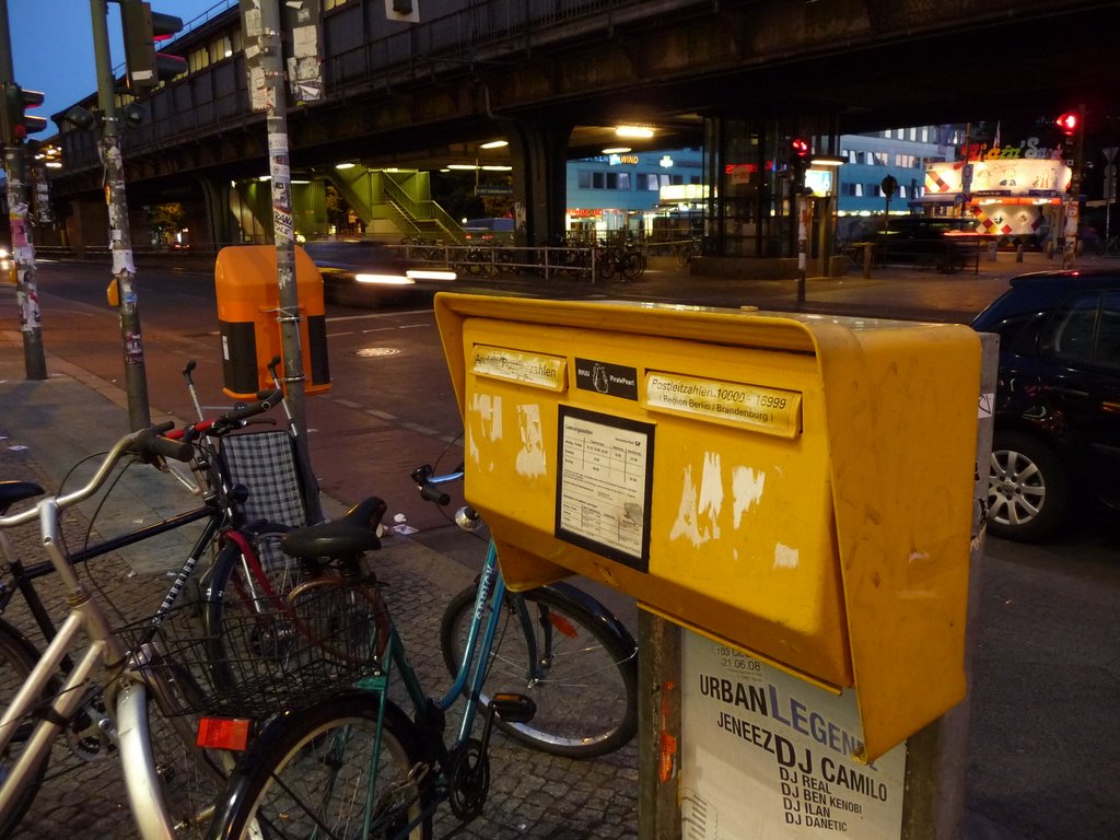 Briefkasten, auch für diskrete Werbung genutzt by volwi