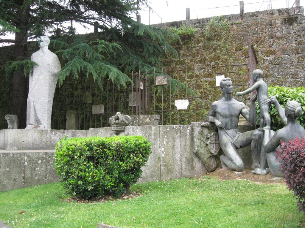 Monumento a José Calvo Sotelo. Tuy by Joaquín Vilas