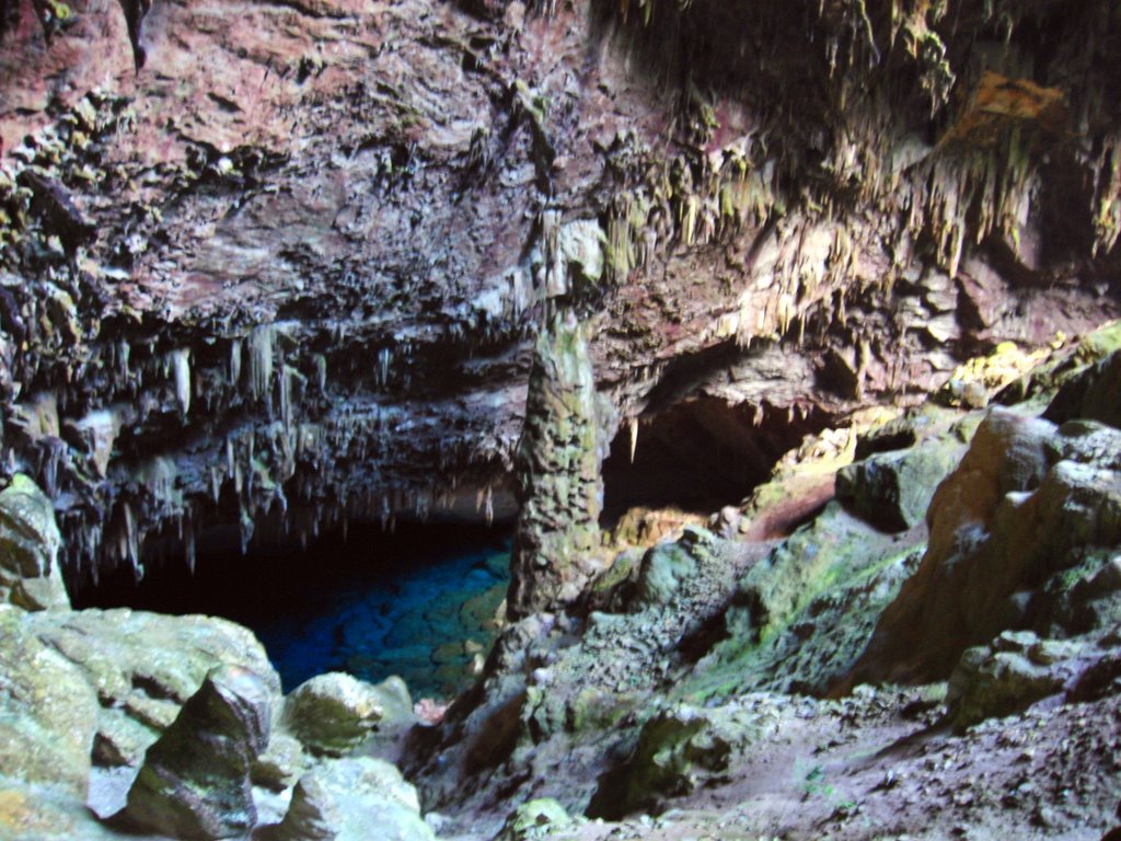 Lago Azul dentro da Gruta by Gustavo Eidt