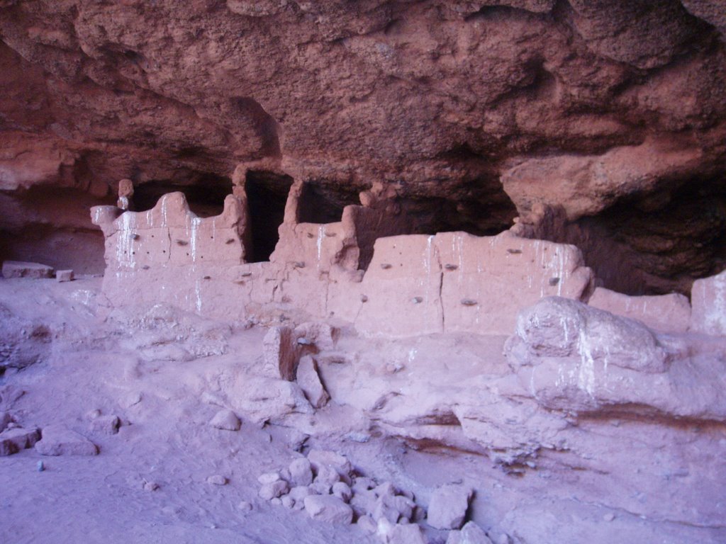 Interior de los graneros by ConstantiNET