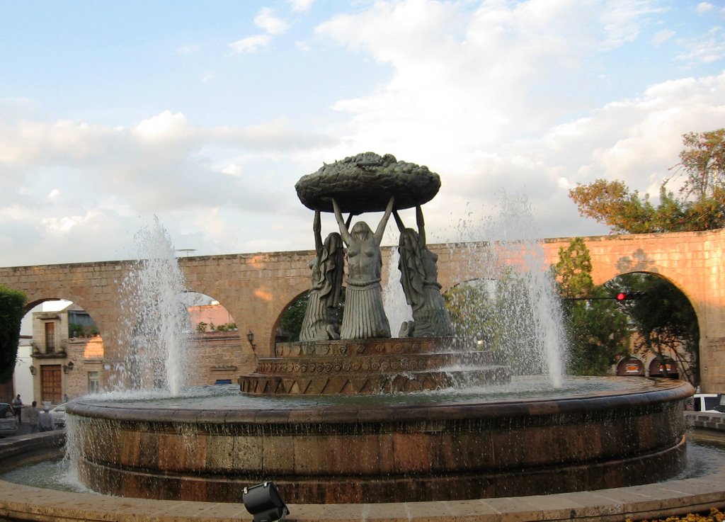 FUENTE DE LAS TARASCAS, MORELIA by PASTELITO