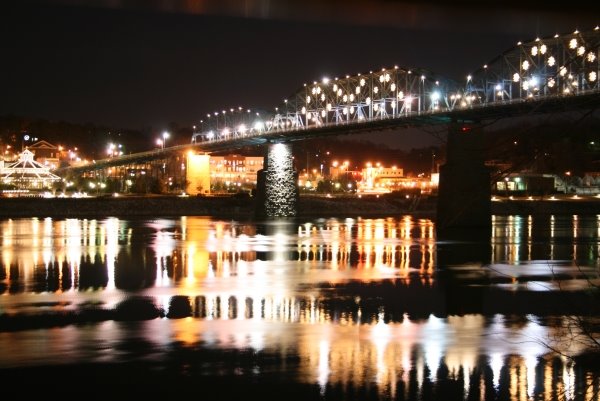 Walnut Street Bridge to Coolidge Park by pathelms