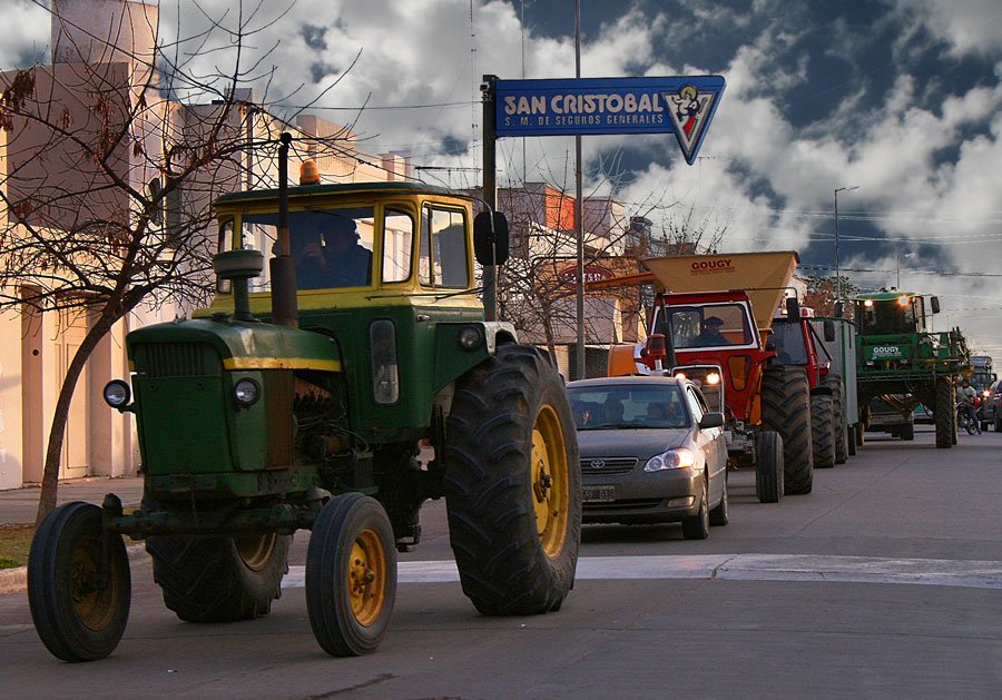 Tractorazo by naipemarcado