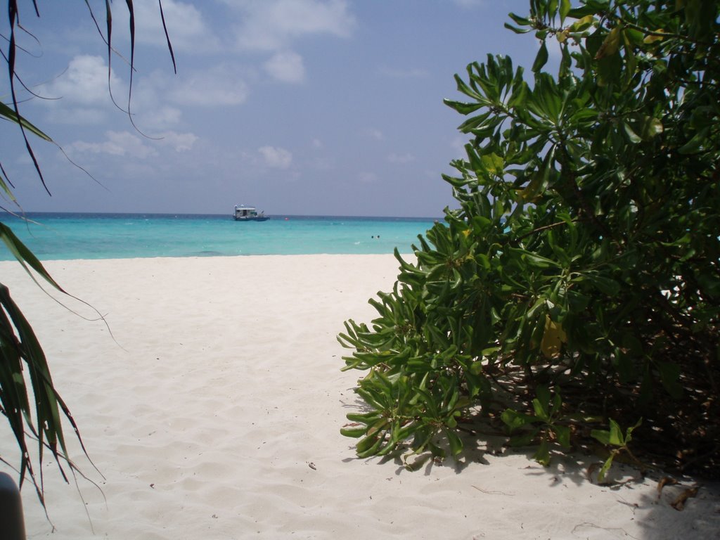 Beach Kuramathi by Kühlkamp