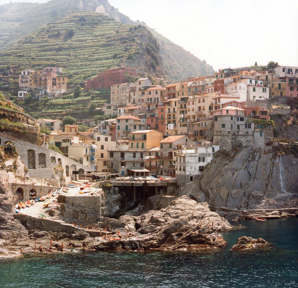 Inizio passeggiata dell'amore alle Cinque Terre. Manarola 1985 by pivapao