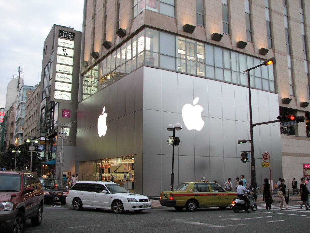 Apple Store in Tenjin, Fukuoka city, Fukuoka, JAPAN by MASATO