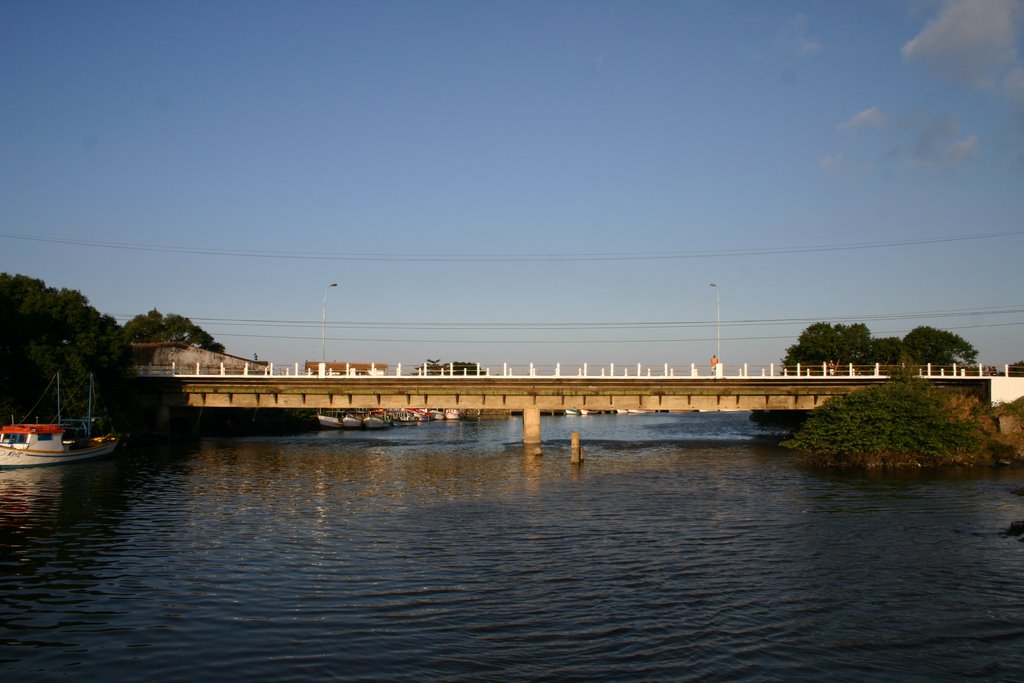 Ponte que leva a Praia do Costão by Celso Paris