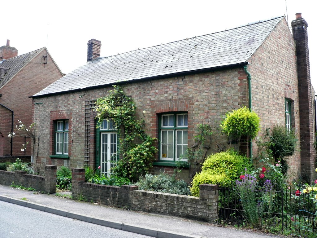 Castle Hill Road, Totternhoe, Bedfordshire by Frank Warner