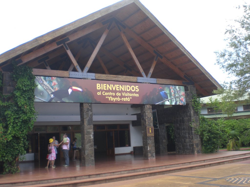 Centro de Visitantes "Ybyrá-retá" no Parque Nacional Iguazu em Puerto Iguazu - Argentina by Paulo Yuji Takarada