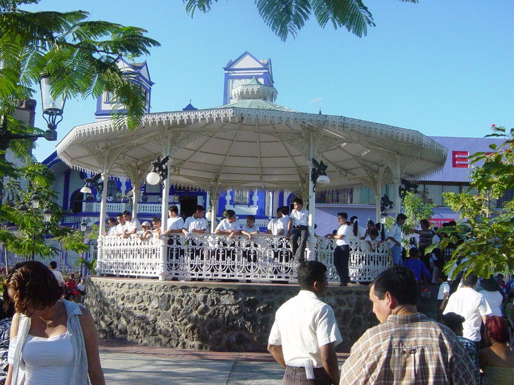 Minatitlàn, Ver. Kiosco en día festivo. by juan Manuel Morales …