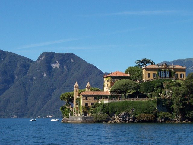 Lago di Como - vicono a Torno by kk101