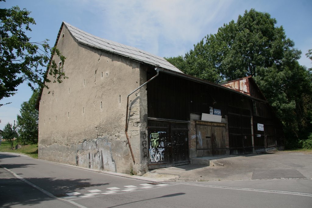 Altes Haus Ecke Käshaldenstrasse Traktorenstrasse by vodua