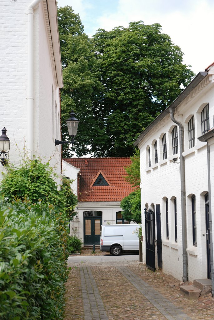 Blick vom Innenhof auf die Ulmenstrasse by vp_hmbg-PRO PANORAMIO