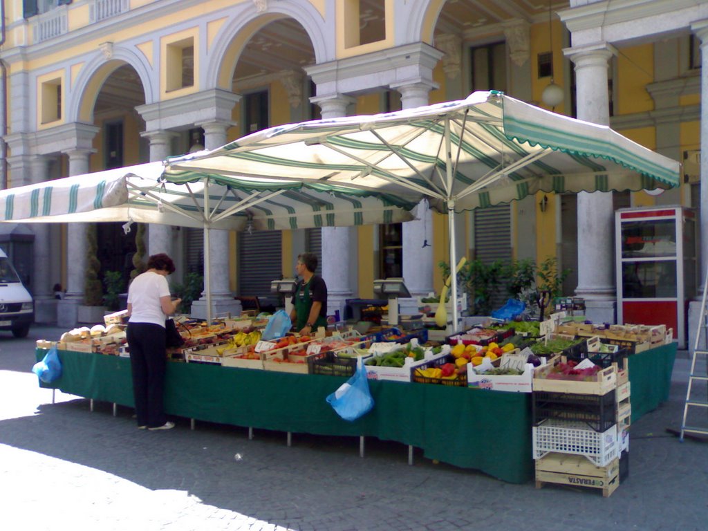 Banco di Rocco in piazza marconi by xhulio