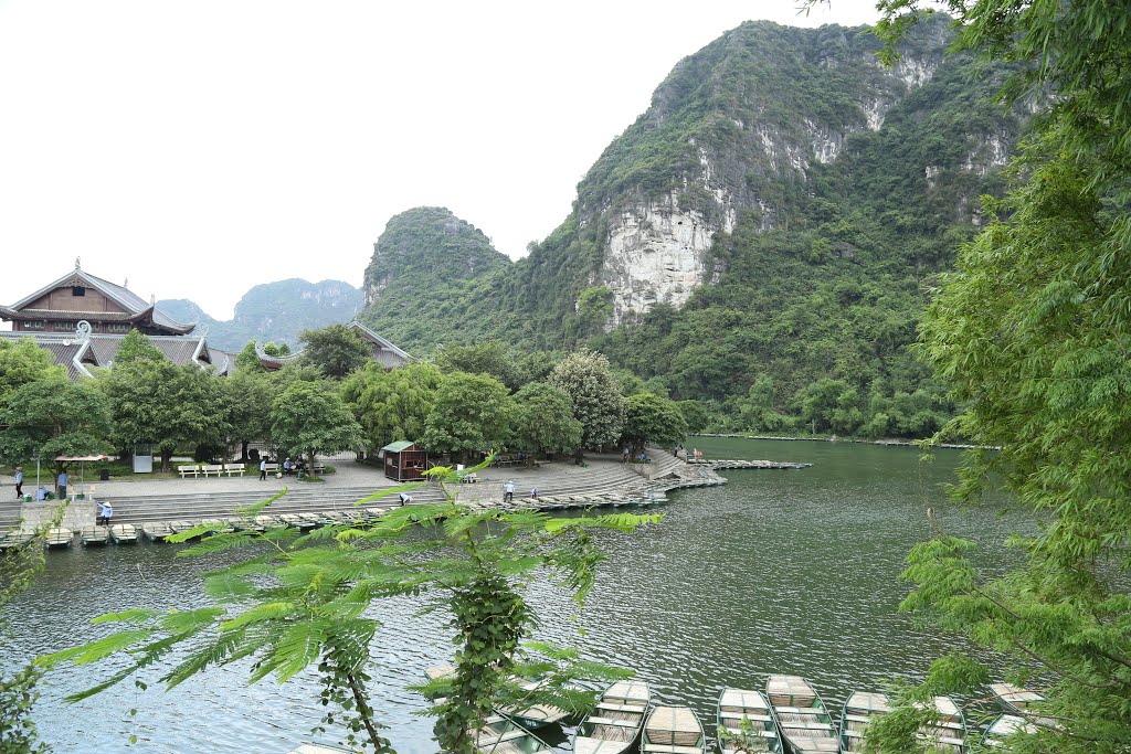 Ninh Xuân, Ninh Bình, Vietnam by Dần Lê