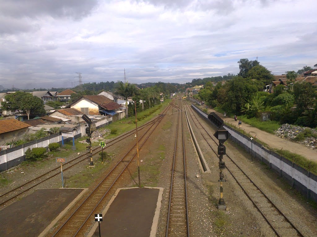 Padalarang train station by Arvi Rizky