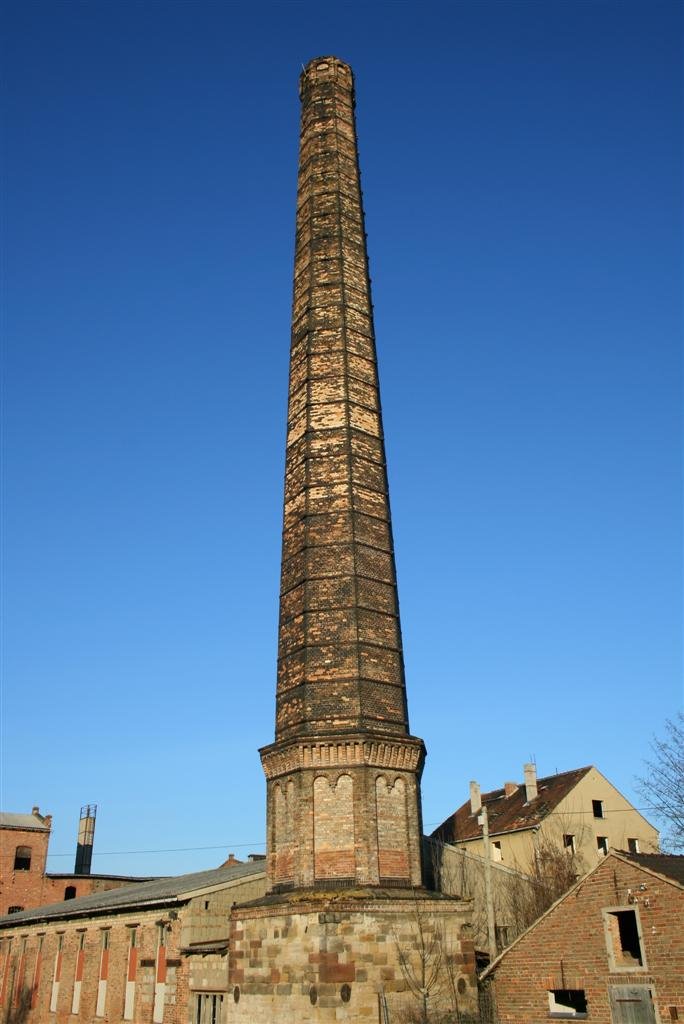 Schornstein auf dem alten Volksgut by Ascarel