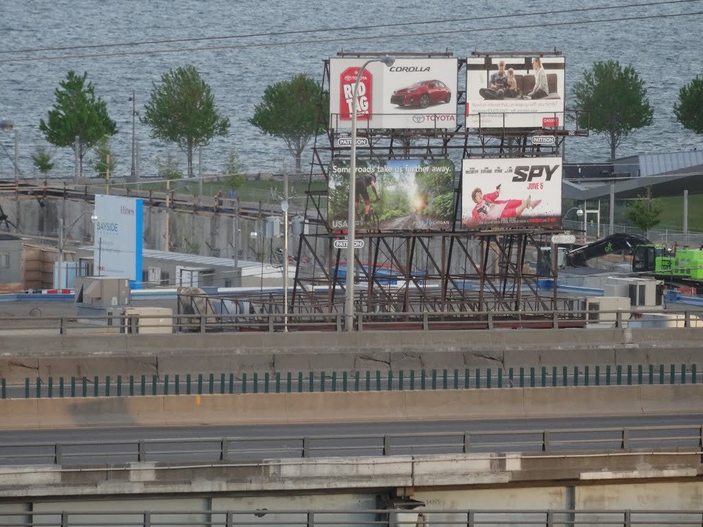 Construction on Toronto's waterfront, between Jarvis and Parliament, 2015 05 25 (1).JPG by OldYorkGuy