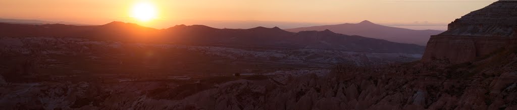 Red valley panaroma by Erşad Haksever