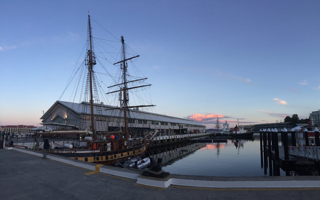 Hobart TAS 7000, Australia by Emin Başar ÖZDEMİR