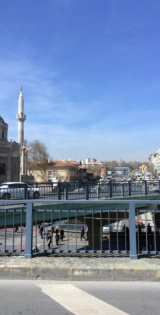 Istanbul, İstanbul, Turkey by Hadi Kazu