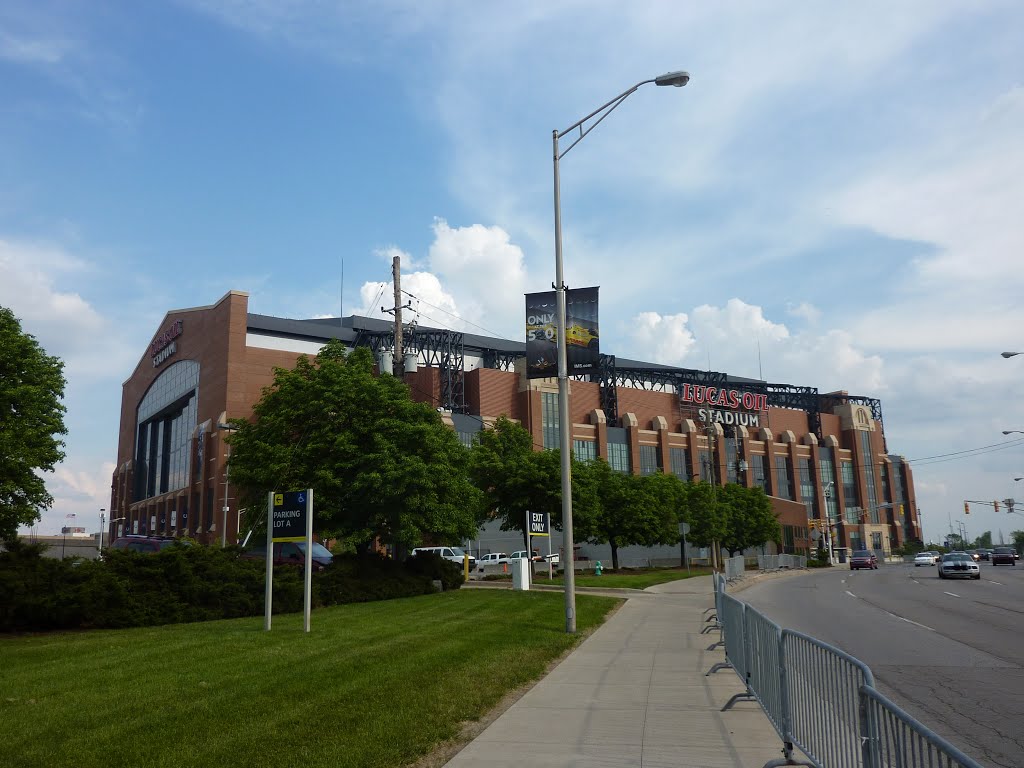 Lucas Oil Stadium by Christophe Rochat