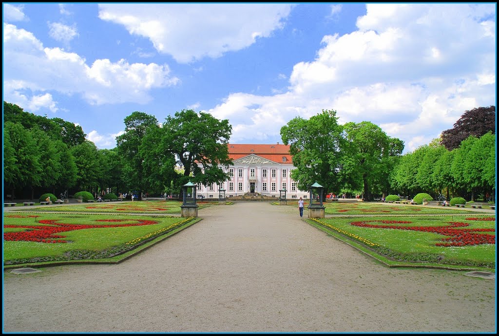 Schloß Friedrichsfelde by Jürgen Schnabel