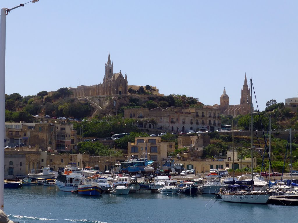 Triq Martino Garces, Għajnsielem, Malta by Jaroslav Csampai