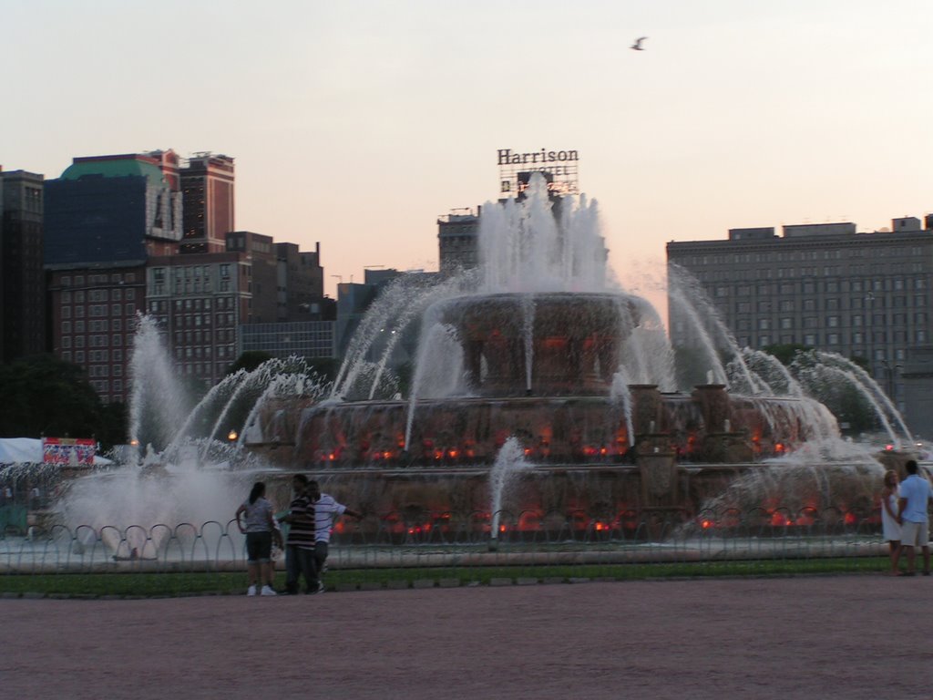 Buckingham fountain by Andrzej Harassek