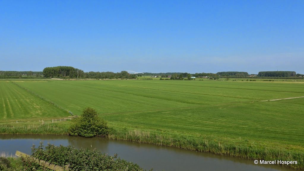 Uitzicht vanaf het Werk aan de Waalse Wetering by Marcel Hospers