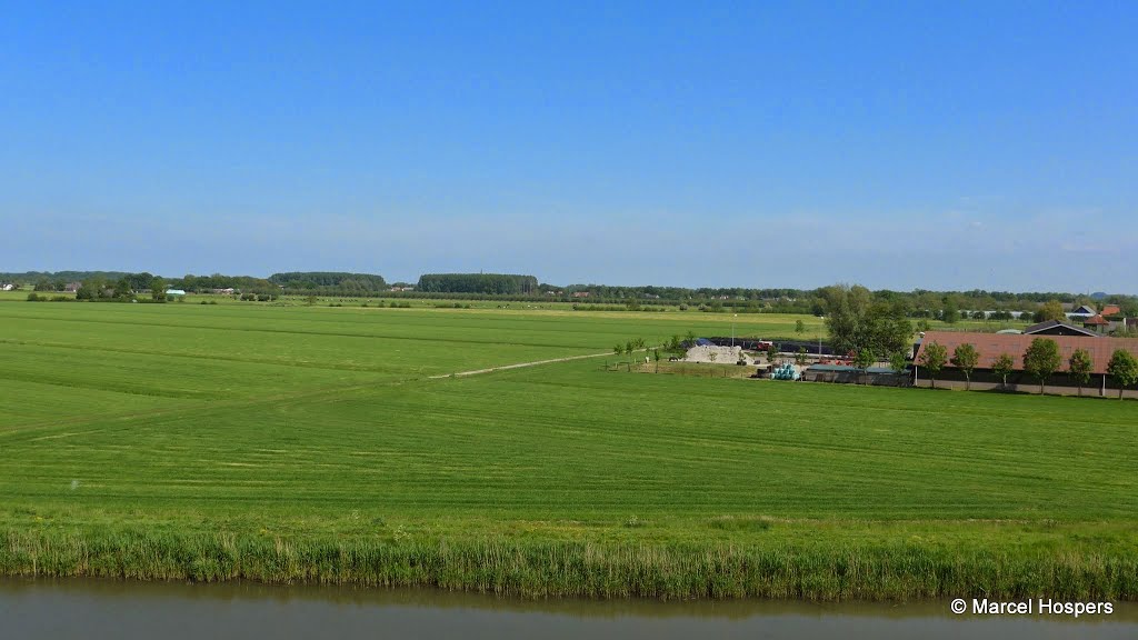 Uitzicht vanaf het Werk aan de Waalse Wetering by Marcel Hospers