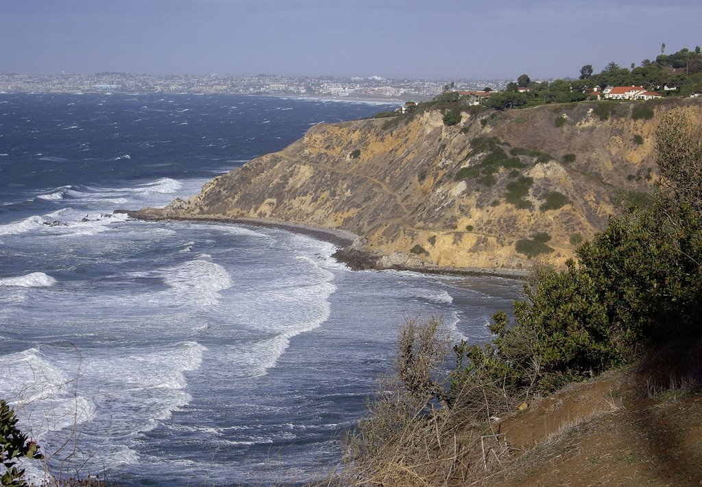 The Pacific pounds the bluffs of Palos Verdes by garethMann