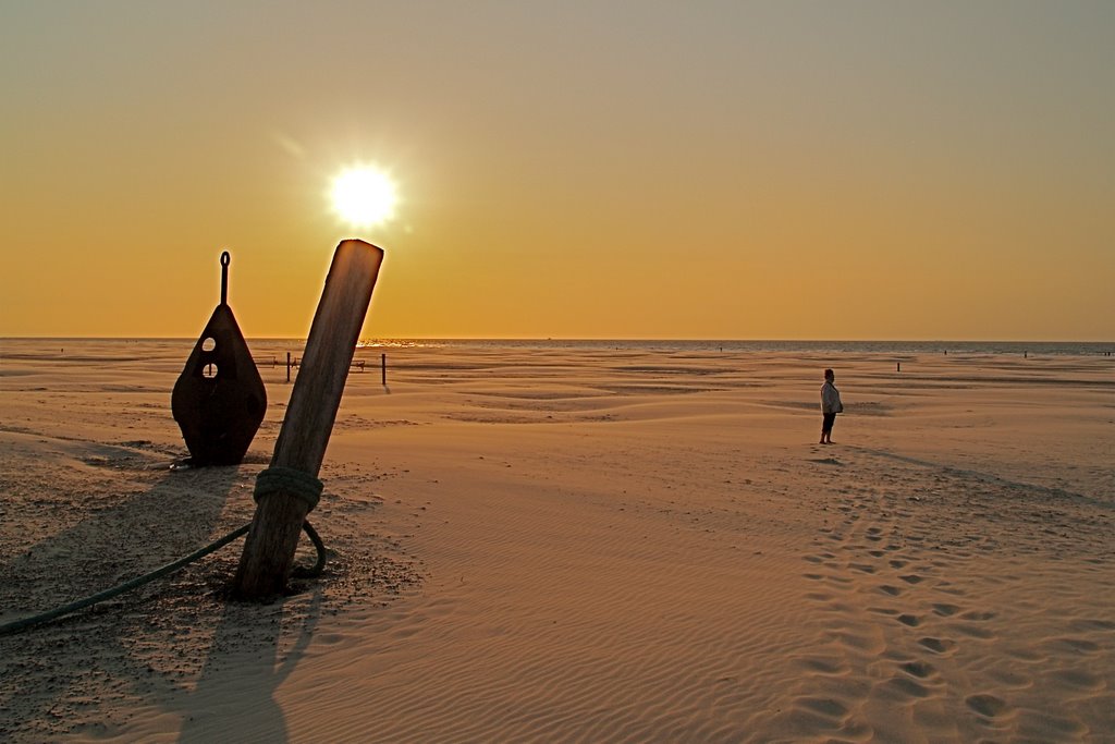 Sunset Midsland aan Zee mei 2008 by Hans van der Weide