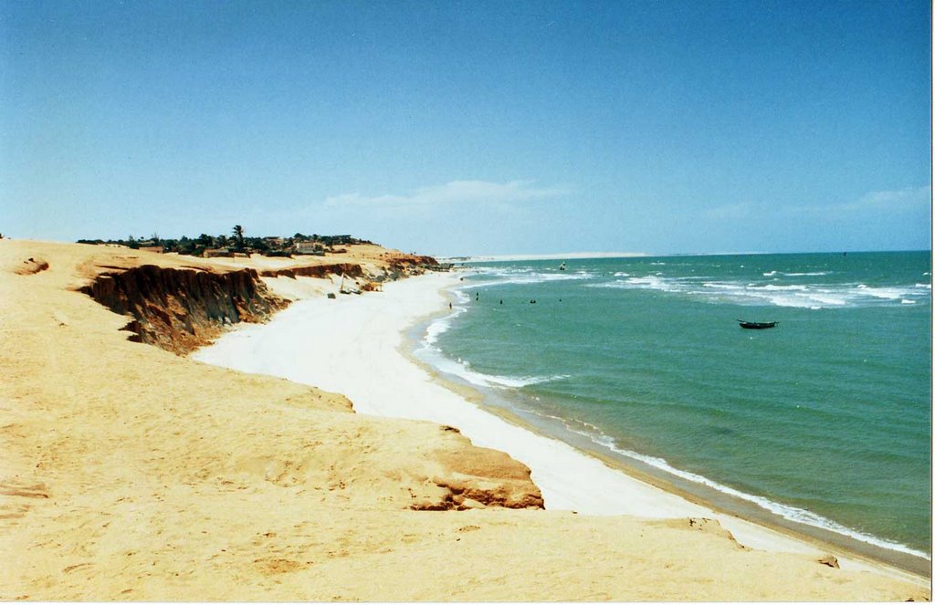 Praia vista do alto da falésia by Guilherme Coelho