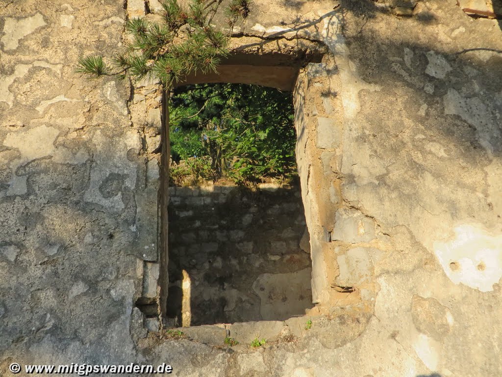 Weitere Ruinen am Wegesrand kurz vor dem Abstieg nach Kotor by Wandern mit GPS und …