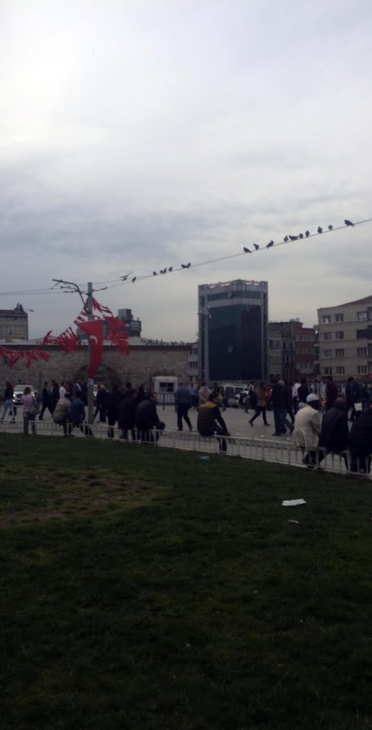 Istanbul, İstanbul, Turkey by Hadi Kazu