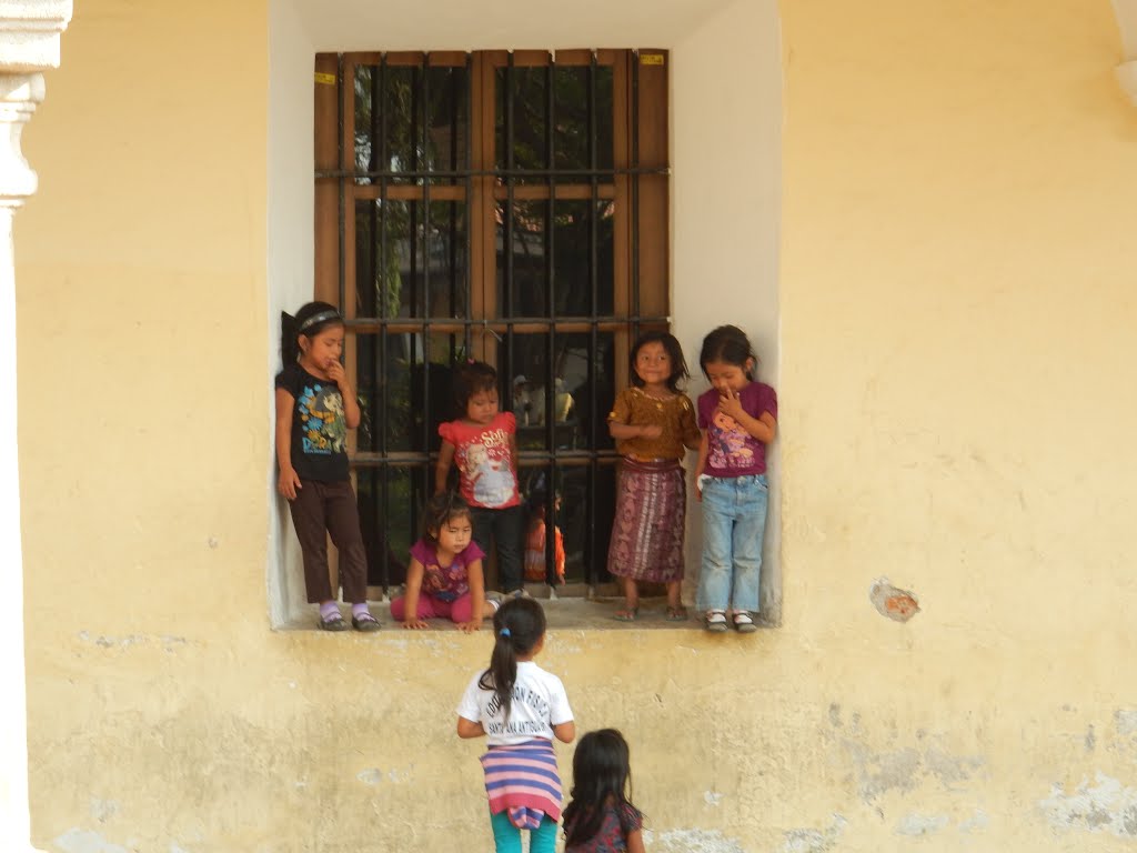 Guatemala, children playing without computers by paparazzo16