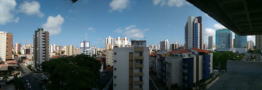 Vista de prédio em construção na R. Cel. Jucá by eduardo accioly