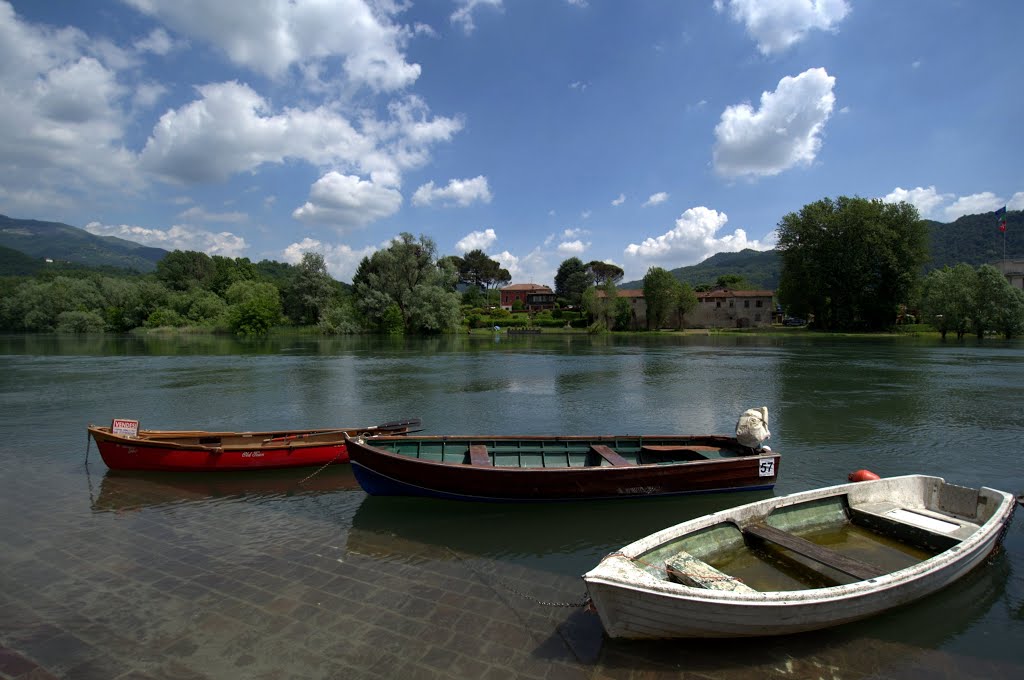 Le barche, l'Adda e Sosta sullo sfondo by Angela Rozzoni