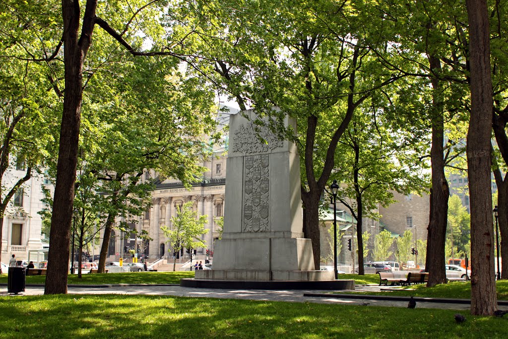 Monument in Dorchester Square by luminosity