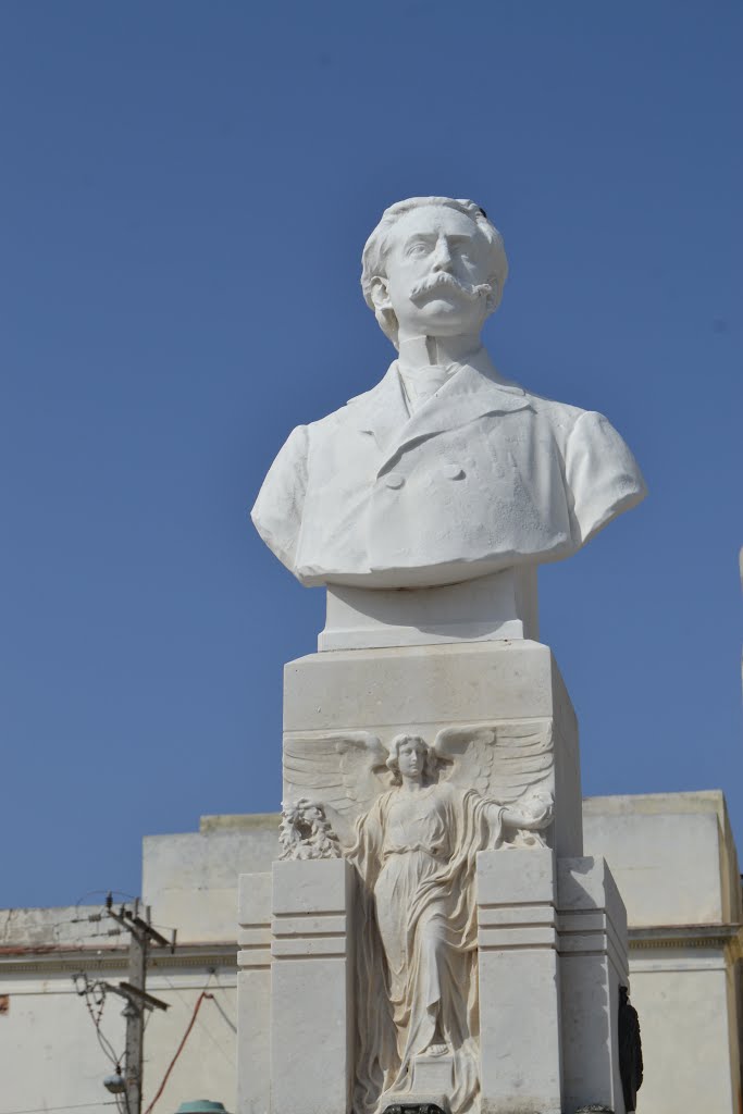 ESCULTURA DE GONZALO DE QUESADA Y ARÓSTEGUI. by CÉSAR O. GÓMEZ LÓPEZ