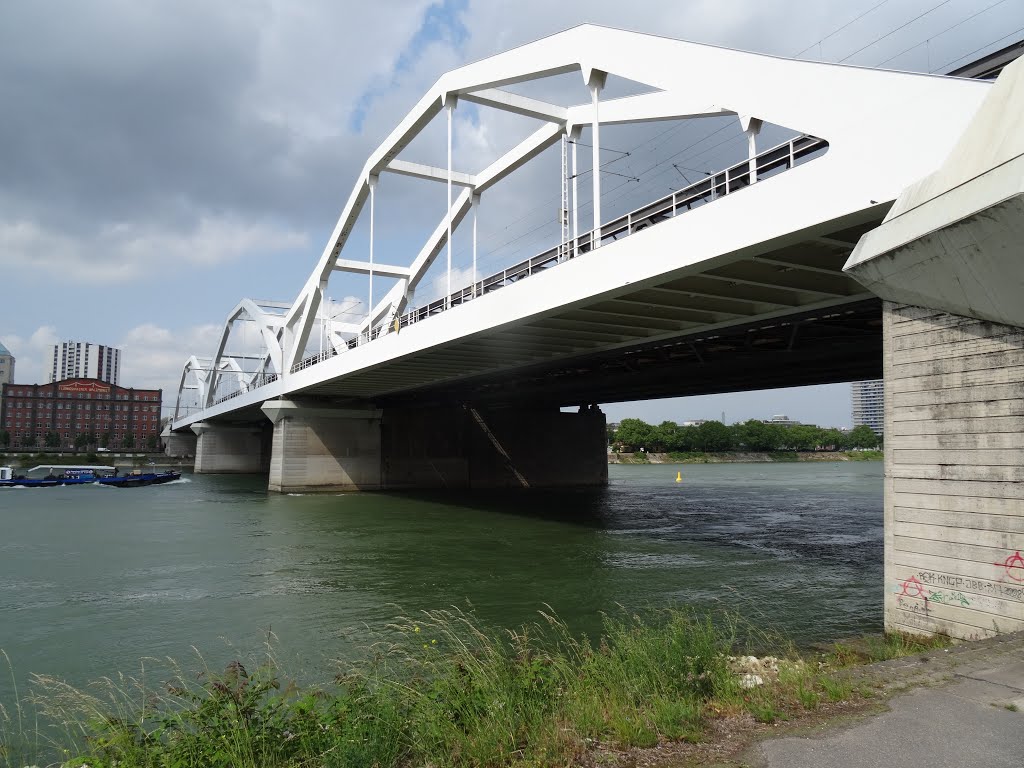 Konrad-Adenauer-Brücke Mannheim by Lukas Hackbarth